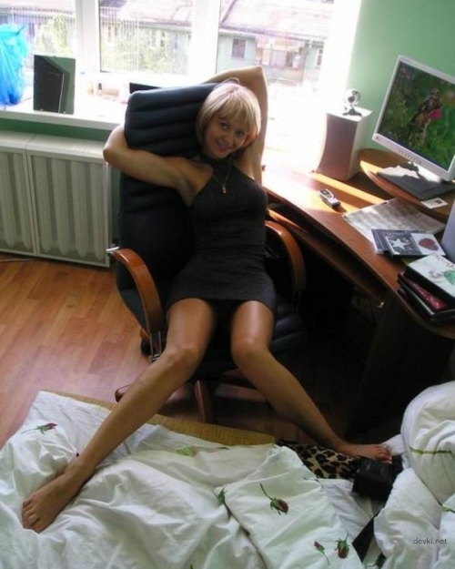 Blonde Amateur Strip Tease: Explicit Photos Collection of Naughty Stripping in Various Locations