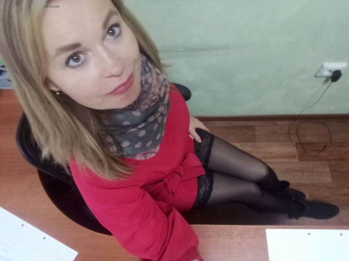 Amateur Employee's Explicit Office Erotica: Naughty Photos Unleashed!