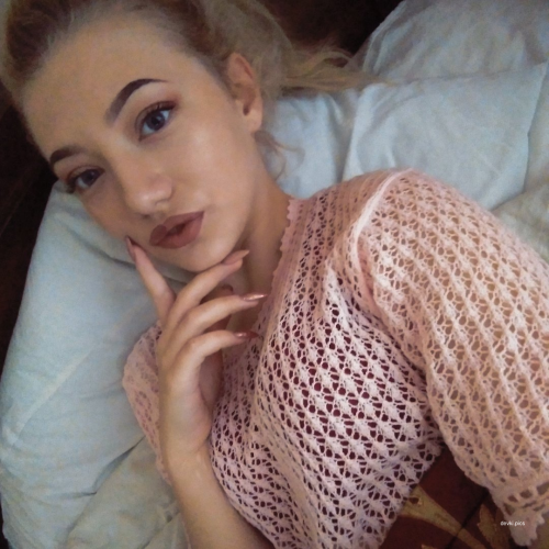 Bootylicious Amateur Teen Shows Off All for the Camera