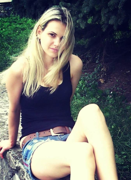 Amateur Ex-Girlfriend Poses Explicitly in Raunchy Photoshoot