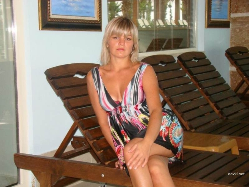 Sizzling Nude Babe Shows Off Tan Lines - Amateur Explicit Pic