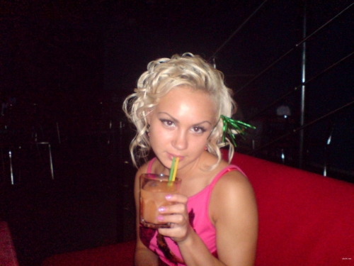 Blonde Bares All in Explicit Amateur Boobs Photoshoot