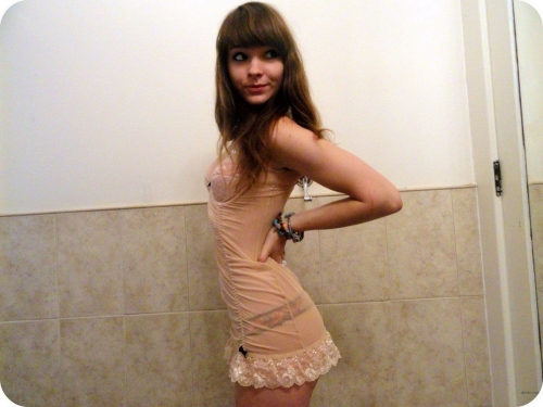 Explicit Amateur Erotic Pics: Stunning Girl in Sensual Poses