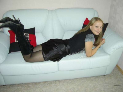 Hot Amateur Selfies: Seductive Poses of Cute Girl - Explicit and Sensual Photos