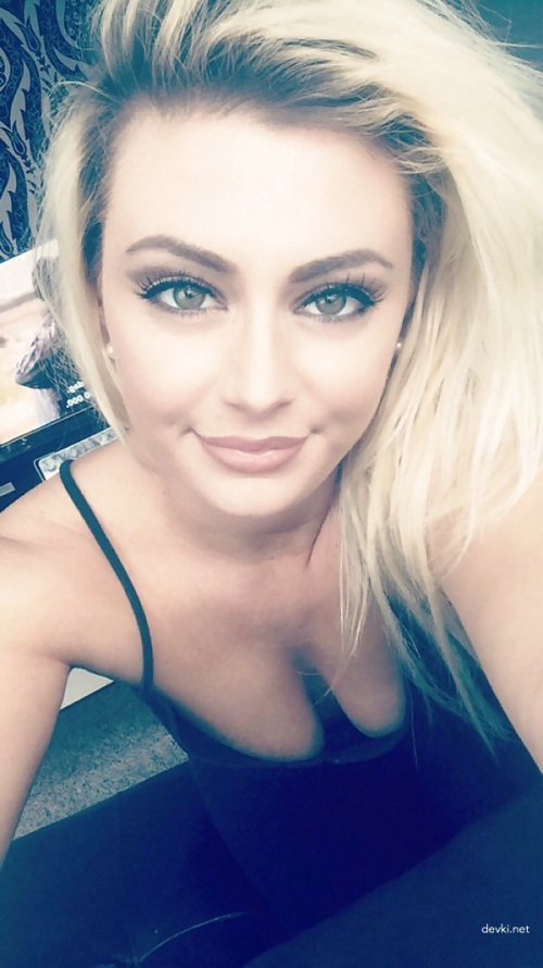 XXX Blonde Bombshell's Naughty Nude Selfies: Explicit Photoshoot