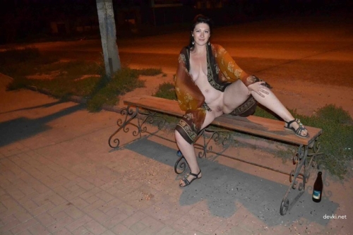 Naked Beach Babe: Hot Brunette Strips Explicitly - Amateur XXX Pic