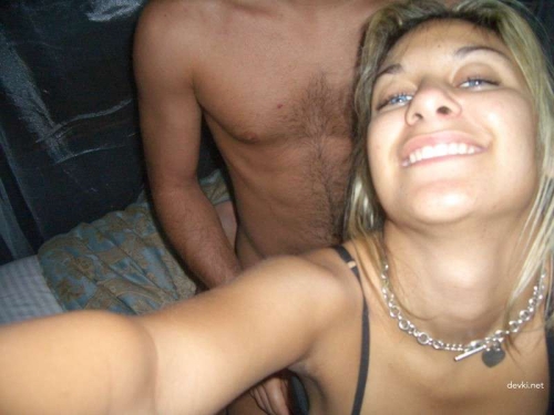 XXX Amateur Babe Baring Huge Tits in Provocative Pose