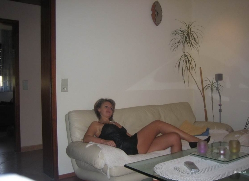 Sensual Mature Amateur Woman's Explicit Home Photos - Erotic & Provocative Content