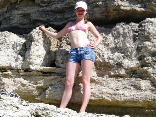 Explicit Amateur Beach Babe: Hot Girl Sunbathing in Provocative Vacation Shot