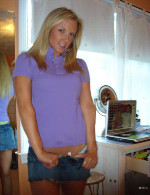Blonde Bombshell: Explicit Amateur Collection for Hot Body Lovers