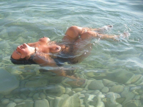 X-Rated Vacation Snaps: Explicit Amateur Erotic Holiday Photos