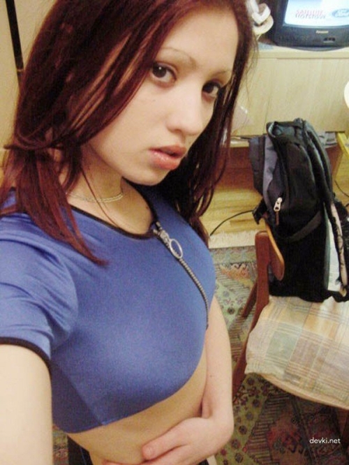 Explicit Amateur Boobs: Young Girl Bares All in Provocative Photo