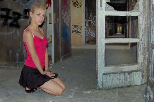 Amateur Girl's Explicit Private Erotic Photos: Sensual Content for Adults