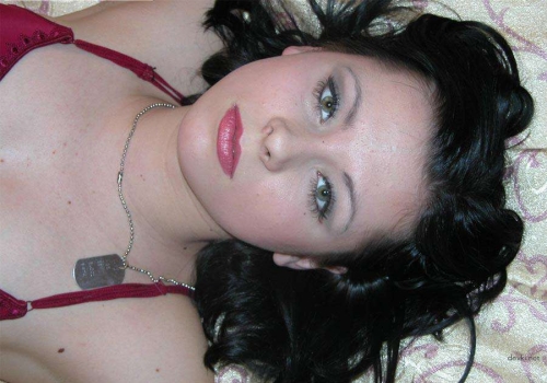 Sultry Girlfriend Exposes Perfect Body: Uncensored Amateur Pic