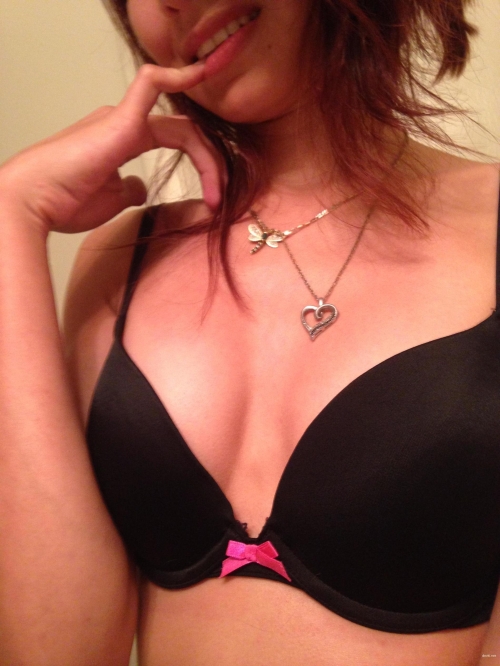 Hot Amateur Babe Teases Naked with Fingers - Explicit Porn Pic