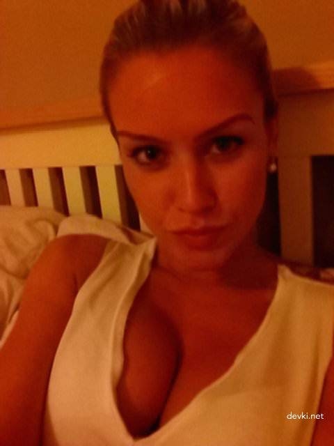 Sizzling Blonde Bombshell Unleashed - Explicit Amateur Vacation Pics