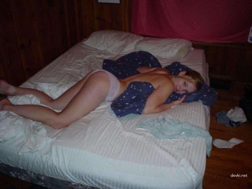 Explicit Blonde Amateur Nude Photoshoot - Naked Woman Poses Seductively