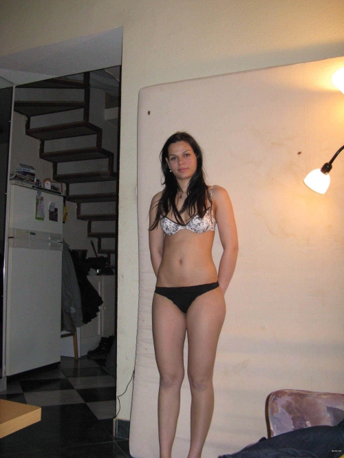 Deepthroat Blowjob and Spread Pussy - Uncensored Amateur Porn Pic