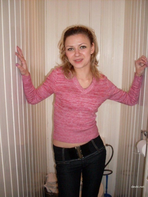 Hot College Girl Bares It All - Uncensored Amateur Pussy Pic