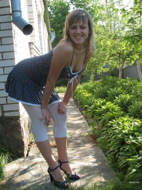 Big Booty Babe's Private Amateur Photo: Explicit Ass Shot