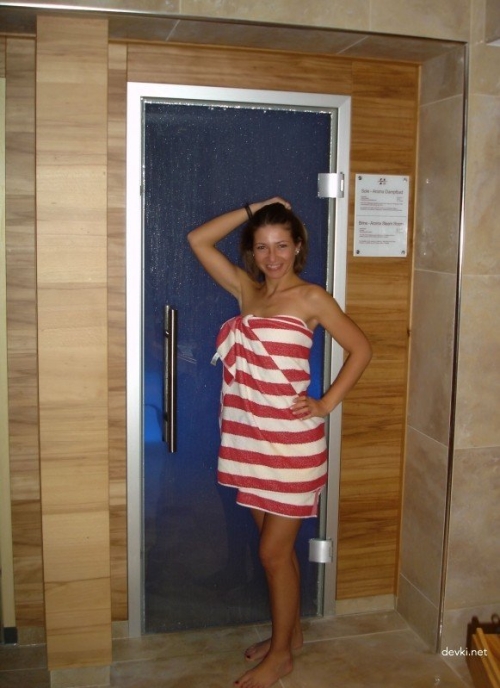 Hot Amateur Naked Woman in Sauna: Explicit Adult Photo Shoot