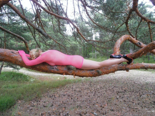 Explicit Outdoor Mature Nude: Naked Amateur Woman Exposed