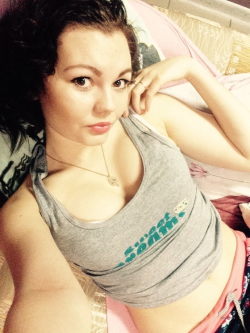 Explicit Naked Selfies: Uncensored English Photos for Explicit Memories