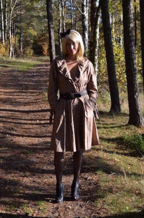 Seductive Mature Blonde Outdoor Park Photoshoot - Explicit May Session