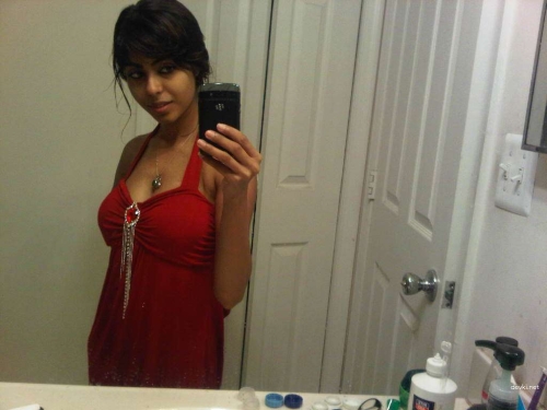 Indian Girl's Private Explicit Amateur Photo - Stunning Figure Exposed