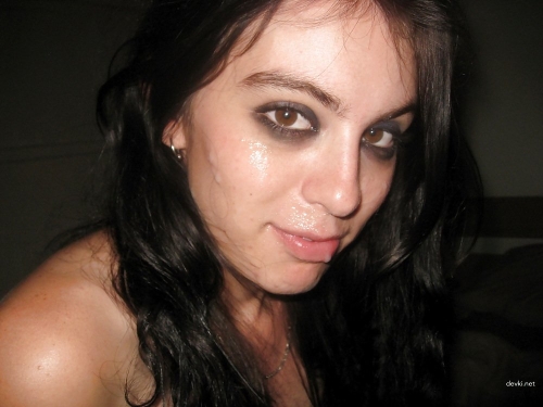Amateur Girlfriend's Sloppy Deepthroat and Rough Fuck Session