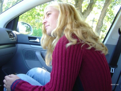 Rough Car Sex: Amateur Babe Hardcore Fucked in Car