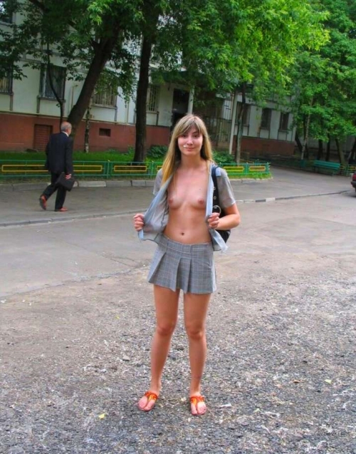 Naughty Amateur Babe Bares All in Backyard - Uncensored XXX Pic