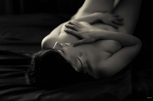 Steamy Homemade Amateur Porn: Hot Couple Action in Explicit Photoshoot