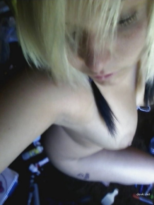 Explicit Amateur Teen with Wet Pussy - Curvy Girl in Sexy Pose