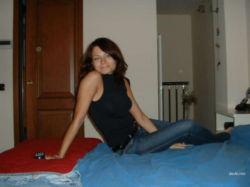 Amateur Busty Girlfriend Bares All: Big Tits Exposed in Bed