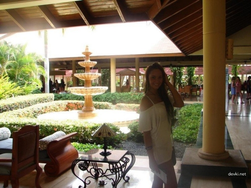 Sizzling Vacation Babe: Amateur Hot Photo Galore!