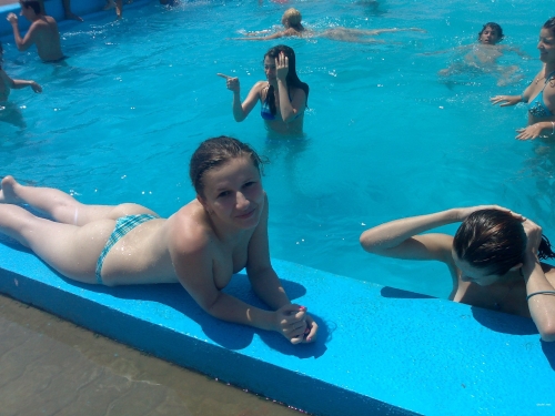 Explicit Beach Babes: Hot Amateur Photo Shoot with Sexy Girls - Stand Out Now!