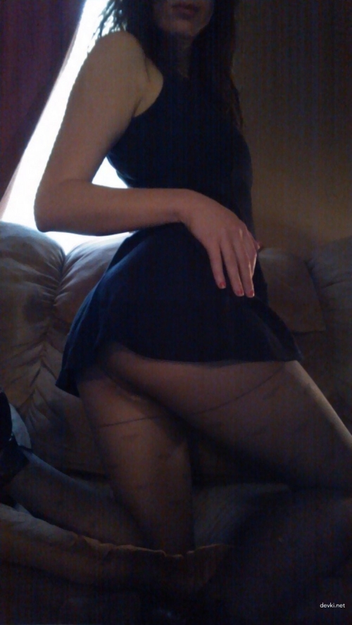 Bare Pussy Pantyhose: Explicit Amateur Girl No Panties Showing All
