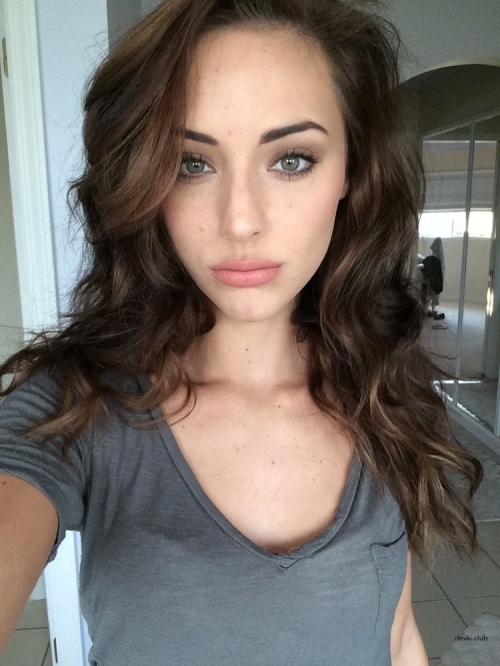 XXX Charming Girl's Uncensored Photo Vault - Explicit Archive of Personal Pics!