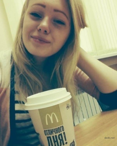 XXX Selfies: Hot Amateur Girl's Explicit Phone Photoshoot