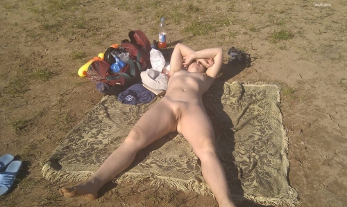 Wild Outdoor Sexwife Photo Shoot: Explicit Amateur Content for Adults