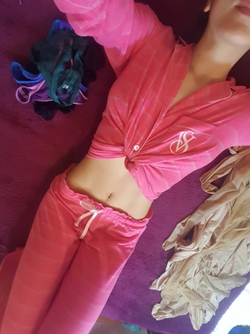 Sultry Teen in Lingerie - Hot Amateur Erotica Pic