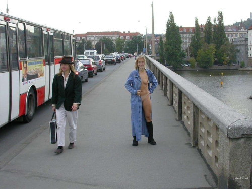 XXX Blonde Stripper: Public Nudity & Explicit Amateur Photos