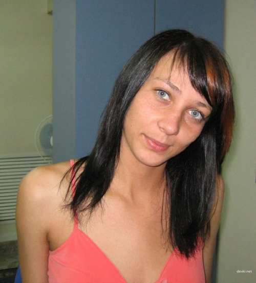 XXX Amateur Tanning Bed Shoot: Naked Girl in Explicit Photo Session
