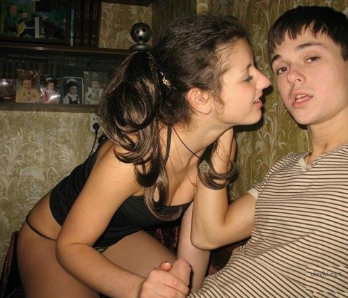 Teen GF Amateur Fuck Pics: Hot Teen Girl Rides Boyfriend in Explicit Homemade Porn