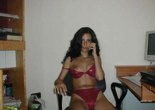 Skinny Girl Exposes Tight Pussy: Explicit Amateur Photo