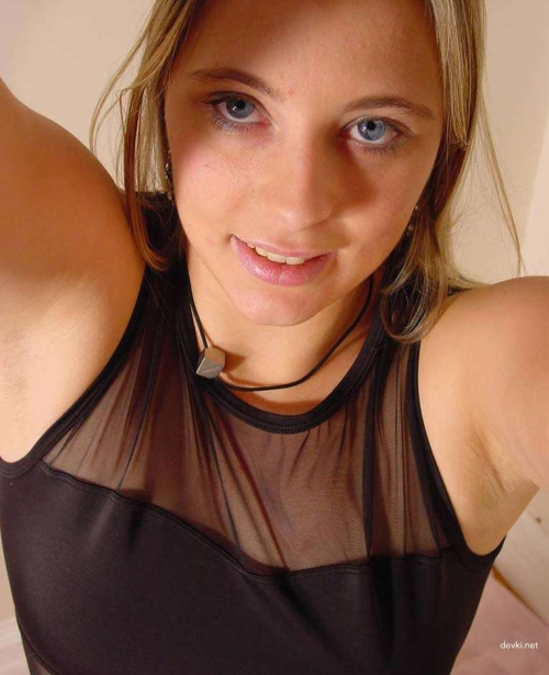 Explicit Amateur Teen Erotica: Hot Chick's Home Photos - Uncensored Young Babe