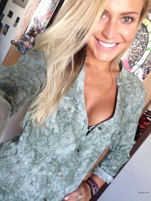 Hot Blonde Amateur's Explicit Nude Selfies - XXX Photos
