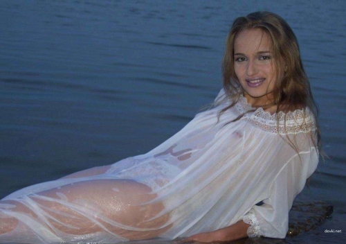 Explicit Beach Photos: Hot Amateur Girl's Vacation Adventure