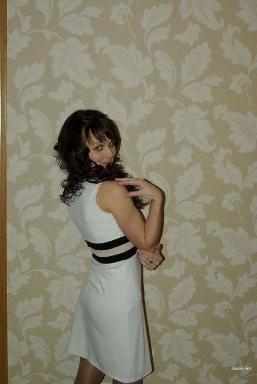 Amateur Beauty's Steamy Photoshoot: Seductive & Sensual Shots for Adults